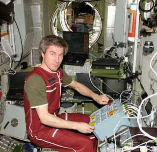 Illustration for article titled Tips on Organizing Your Room from the Zvezda Space Habitat